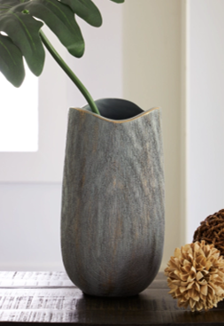 Iverly Small Vase